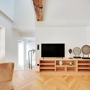 Appartement Cmg Republique - Rue Beranger, Parijs
