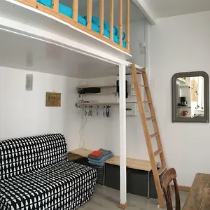 Appartement Maisonnette Sur Cour, Parijs